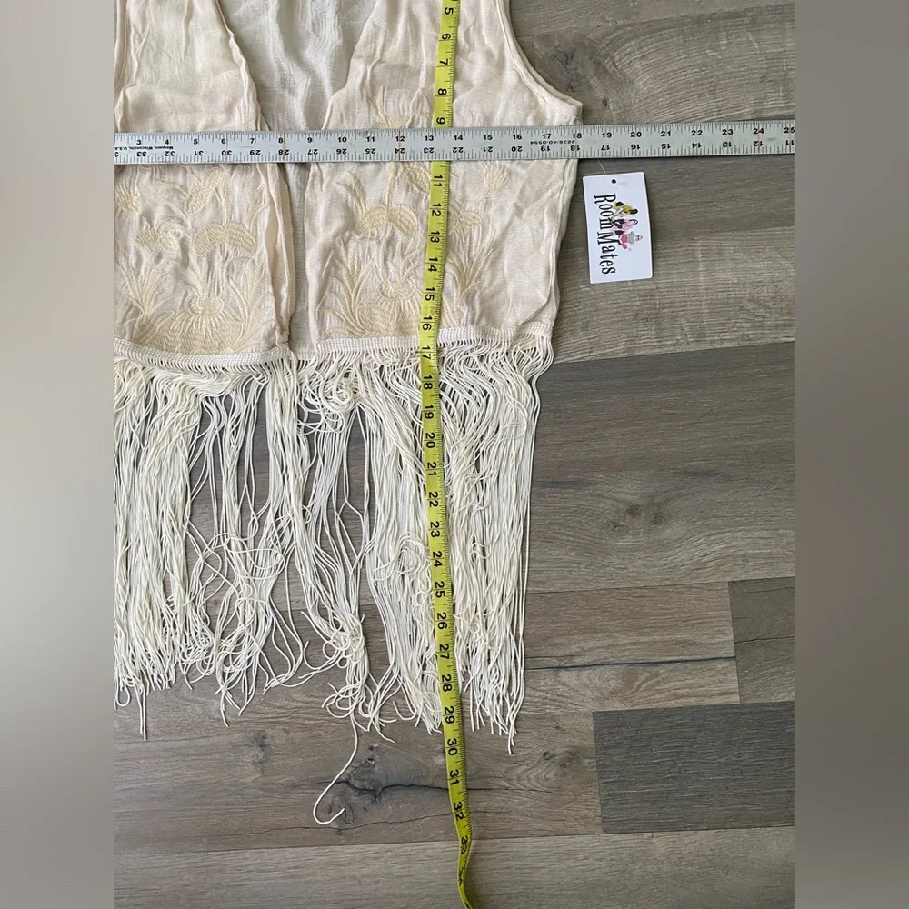 Roommates Vest Women's Small Crochet Long Fringe Ivory Boho Chic Coastal Cowgirl - Picture 5 of 9